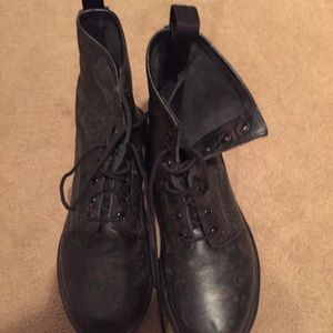 AUTHENTIC foral Dr. Martens